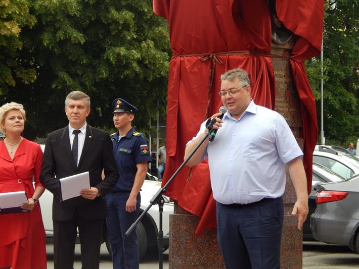В Ставрополе росгвардейцы приняли участие в открытии памятника сестрам милосердия