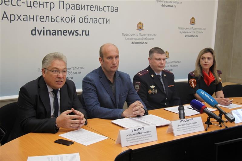 В Архангельске офицер Росгвардии приняла участие в пресс-конференции о правилах безопасности в летний период