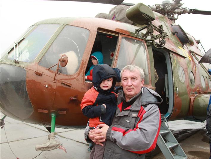 Военнослужащие авиационной эскадрильи иркутской Росгвардии провели для детей грандиозное мероприятие, посвященное Дню защиты детей