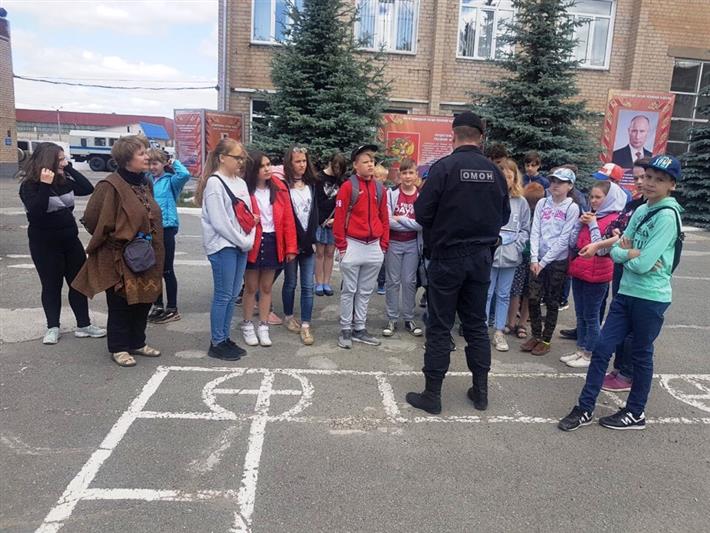 Бойцы челябинских ОМОН провели дни открытых дверей для студентов, школьников и воспитанников спортивных секций