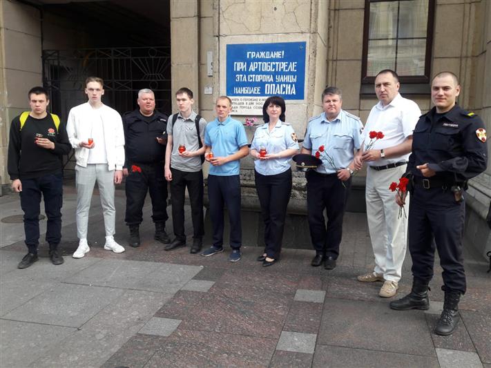 Петербургские росгвардейцы приняли участие в мероприятиях, посвященных Дню памяти и скорби