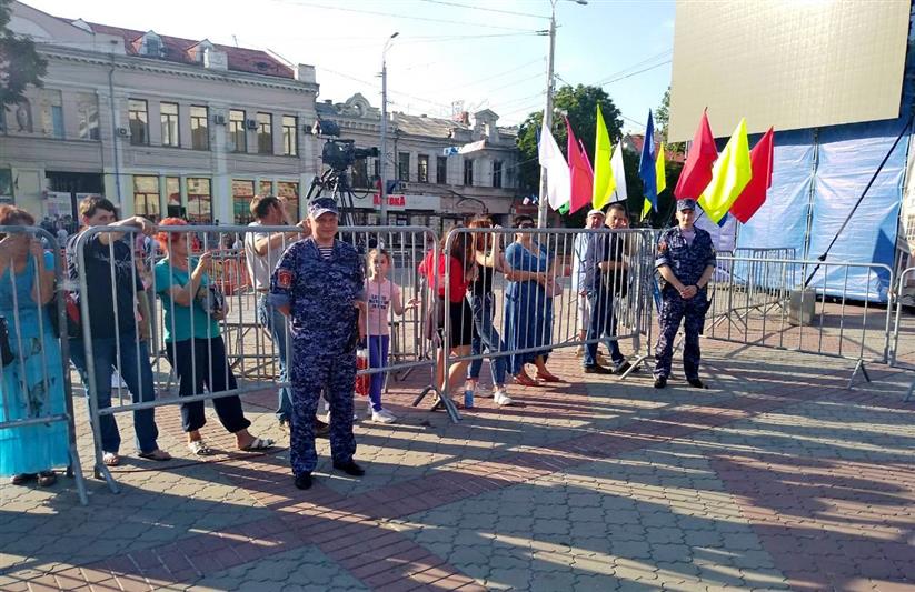Росгвардейцы обеспечили правопорядок во время проведения праздничных мероприятий, посвященных Дню Симферополя