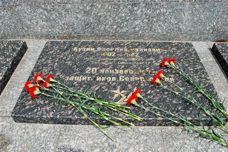 Симферопольские росгвардейцы почтили память павших защитников Отечества в историко-мемориальном комплексе «35-я береговая батарея»