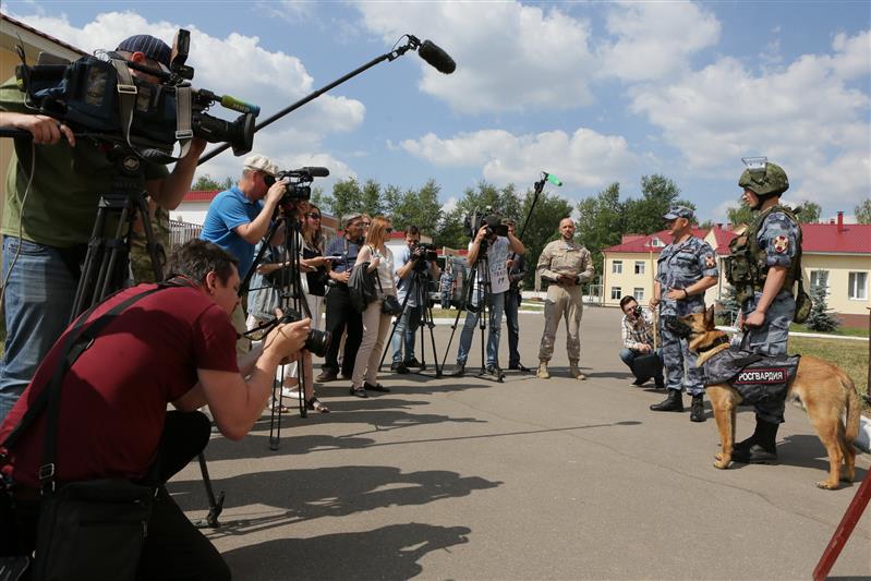 В Росгвардии рассказали о передовых методиках подготовки кинологов и служебных собак (фото)