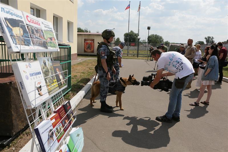 В Росгвардии рассказали о передовых методиках подготовки кинологов и служебных собак (фото)