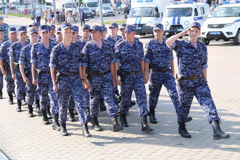 Сотрудники Росгвардии приняли участие в общегородском разводе нарядов по охране общественного порядка в Брянске