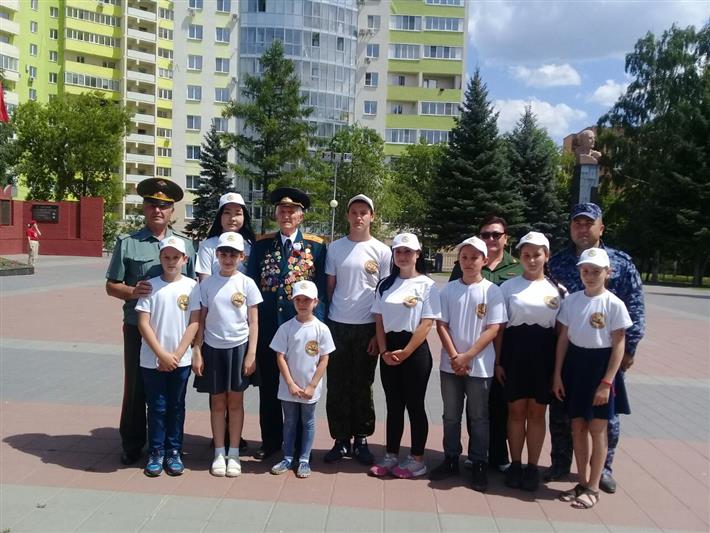 В Самаре сотрудники Росгвардии вместе с подшефными юнармейцами приняли участие в мероприятиях, приуроченных ко Дню памяти и скорби