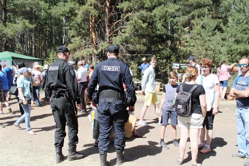 Сотрудники Росгвардии приняли участие в обеспечении безопасности Всероссийского Бажовского фестиваля 