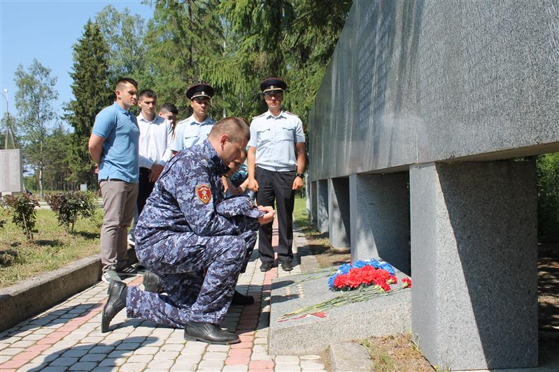 Всероссийскую акцию «Свеча памяти» поддержали росгвардейцы Северо-Западного округа 