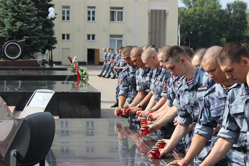 В память о погибших в годы Великой Отечественной войны в Отдельной дивизии оперативного назначения имени Ф. Э. Дзержинского состоялся митинг с возложением цветов 