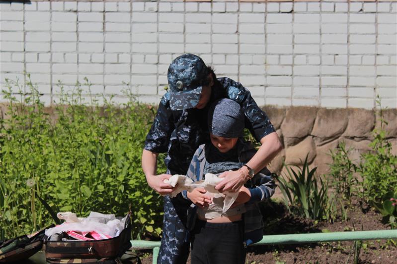 Росгвардейцы провели для новгородских дошкольников интерактивную игру «Безопасное лето»