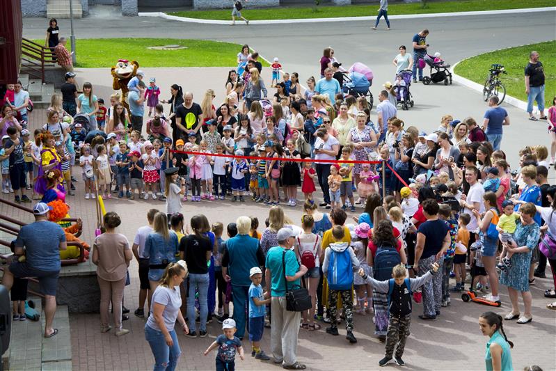 В первый день лета в подмосковной Балашихе прошли праздничные мероприятия для детей росгвардейцев (фото)