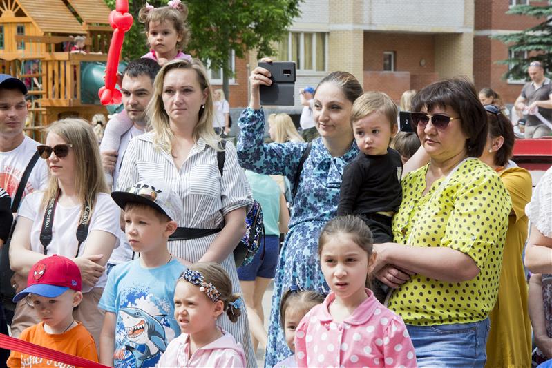В первый день лета в подмосковной Балашихе прошли праздничные мероприятия для детей росгвардейцев (фото)