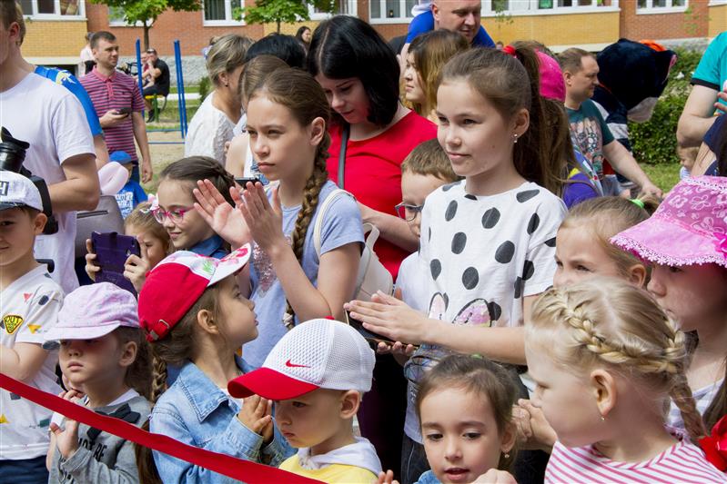 В первый день лета в подмосковной Балашихе прошли праздничные мероприятия для детей росгвардейцев (фото)