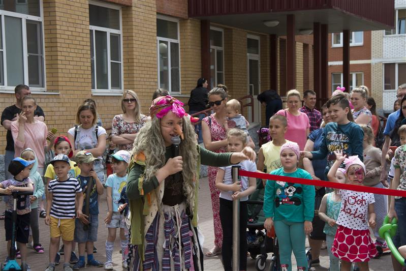 В первый день лета в подмосковной Балашихе прошли праздничные мероприятия для детей росгвардейцев (фото)