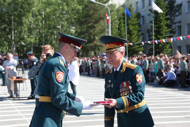 В Новосибирском военном институте Росгвардии состоялся 43-й выпуск офицеров (фото)