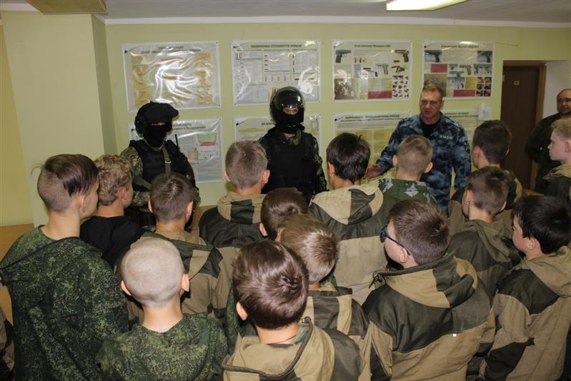 В канун Дня памяти и скорби сотрудники самарского ОМОН провели Урок мужества для школьников