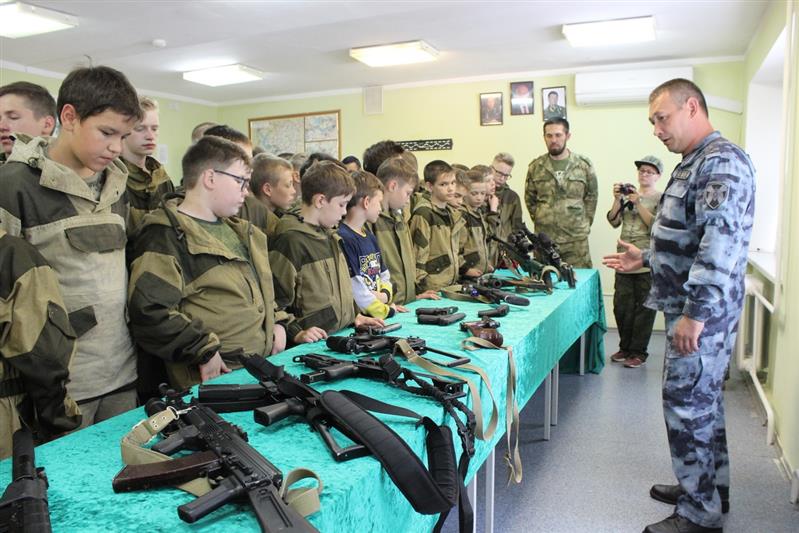 В канун Дня памяти и скорби сотрудники самарского ОМОН провели Урок мужества для школьников