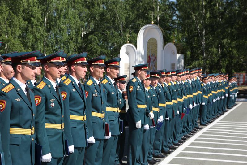 В Новосибирском военном институте Росгвардии состоялся 43-й выпуск офицеров (фото)
