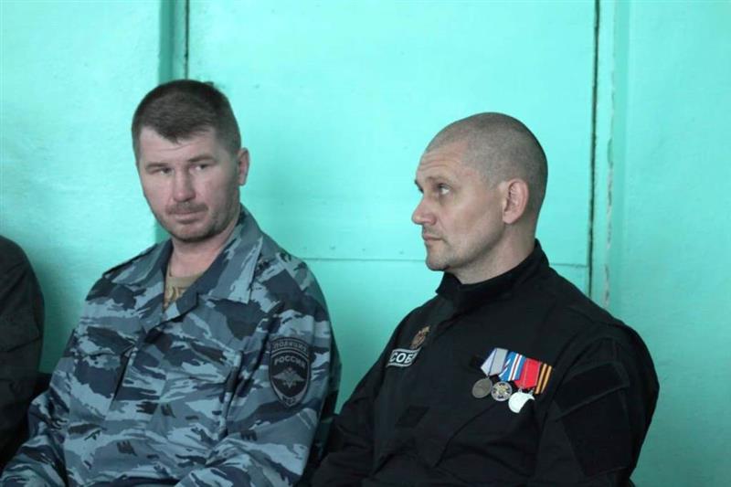 В рамках акции «День призывника» ветеран челябинского СОБР встретился со старшеклассниками из Аши и Сатки
