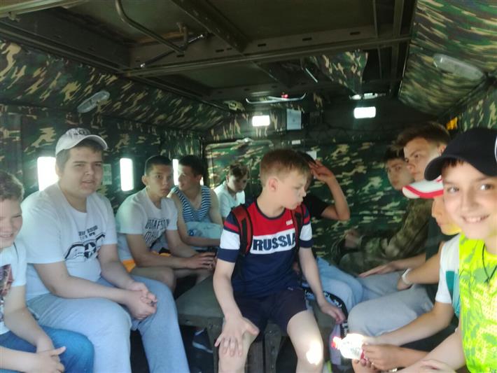 «Мама, я хочу в спецназ!» Бойцы саратовского СОБР подарили юным землякам незабываемые впечатления 