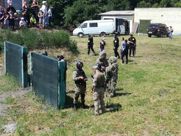 «Мама, я хочу в спецназ!» Бойцы саратовского СОБР подарили юным землякам незабываемые впечатления 