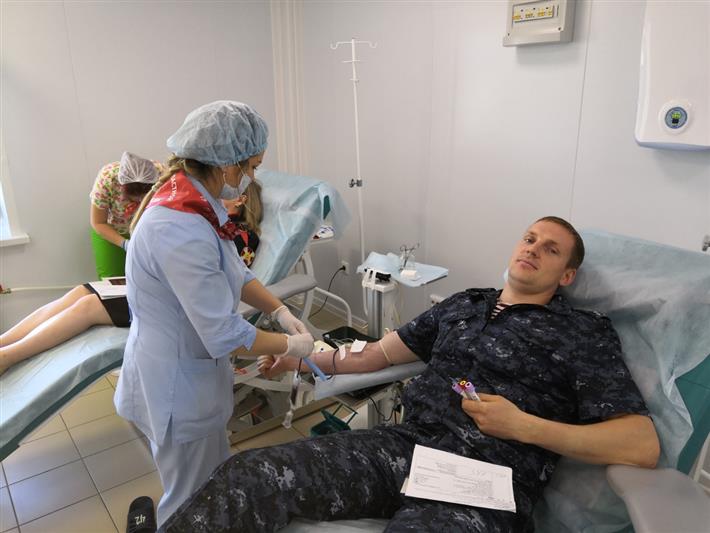Сотрудники и военнослужащие саратовского областного управления Росгвардии присоединились к донорской акции
