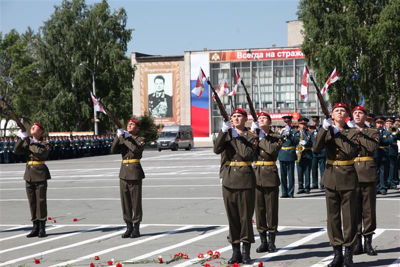 В Новосибирском военном институте Росгвардии состоялся 43-й выпуск офицеров (фото)