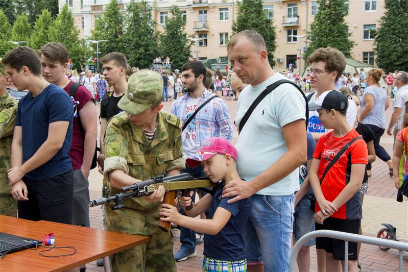 В Балашихе прошли торжества, приуроченные к Дню России и 95-летию дивизии имени Дзержинского (фото)