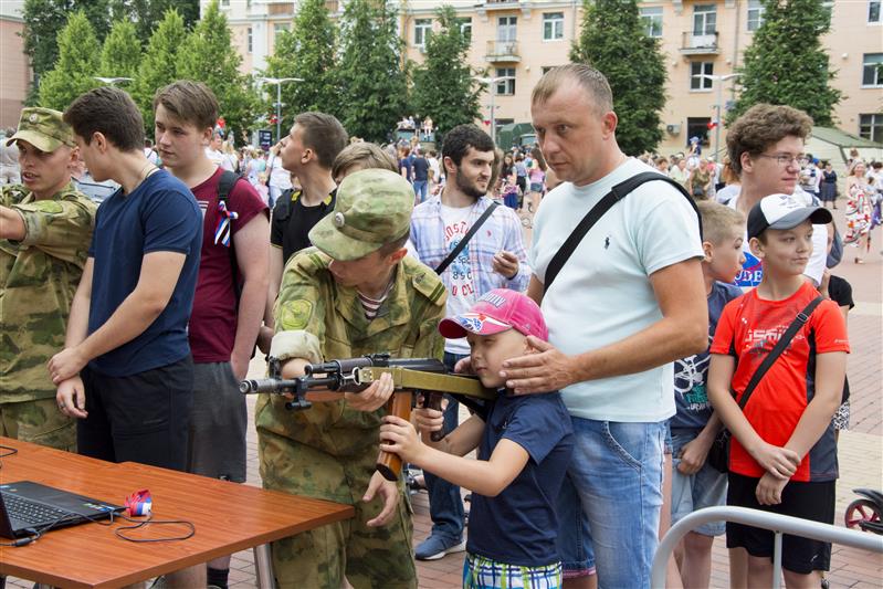 В Балашихе прошли торжества, приуроченные к Дню России и 95-летию дивизии имени Дзержинского (фото)