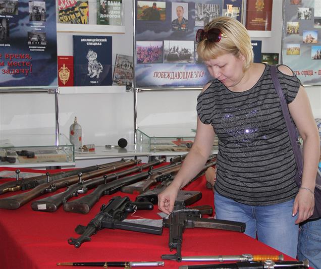 Тюменский ОМОН провел экскурсию для юных россиян