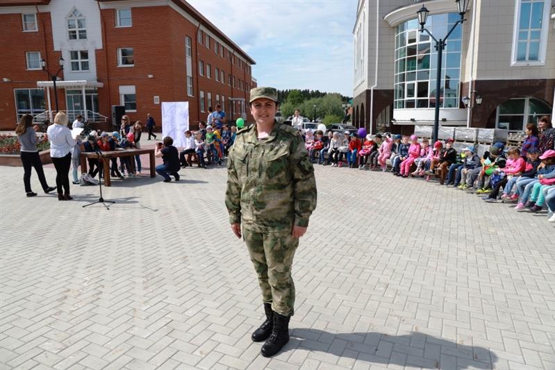 В Югре и Тюмени военнослужащие Росгвардии поддержали флешмоб «Читаем Пушкина» (видео)