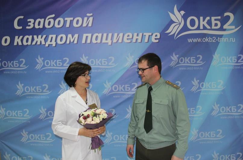 Тюменские росгвардейцы поздравили медицинских работников с профессиональным праздником