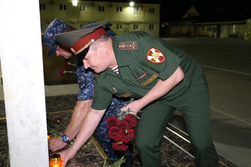 На Северном Кавказе росгвардейцы участвуют в патриотической акции «Свеча памяти» (фото)