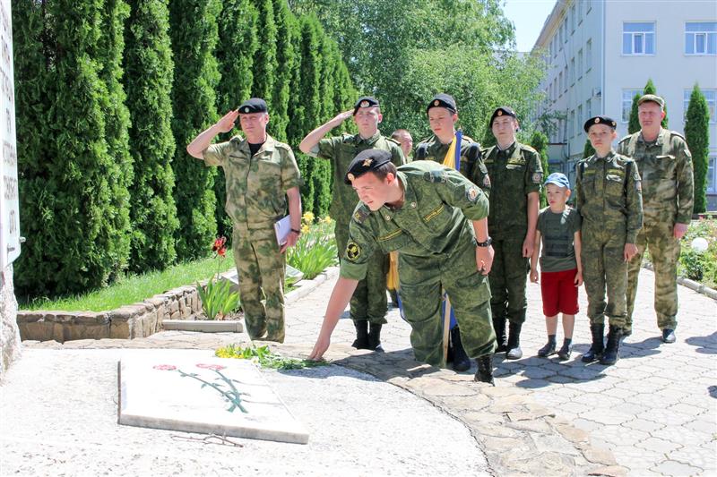 На Ставрополье сотрудники ОМОН организовали день открытых дверей для школьников (фото)