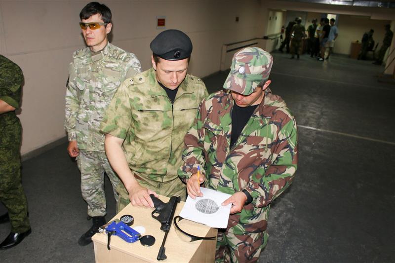 На Ставрополье сотрудники ОМОН организовали день открытых дверей для школьников (фото)