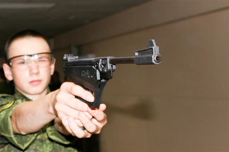 На Ставрополье сотрудники ОМОН организовали день открытых дверей для школьников (фото)