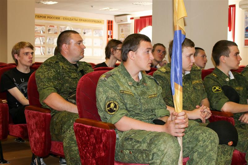 На Ставрополье сотрудники ОМОН организовали день открытых дверей для школьников (фото)