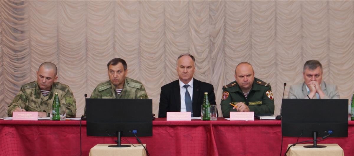 Под руководством командующего Уральским округом Росгвардии в озерском соединении подведены итоги служебно-боевой деятельности за первое полугодие 2019 года