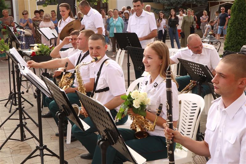 В городах-курортах Кавказских Минеральных Вод завершился первый день фестиваля военных оркестров Росгвардии