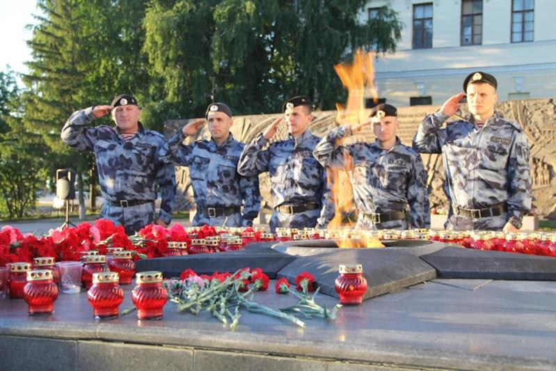 Военнослужащие и сотрудники Уральского округа Росгвардии провели ряд мероприятий, посвященных Дню памяти и скорби