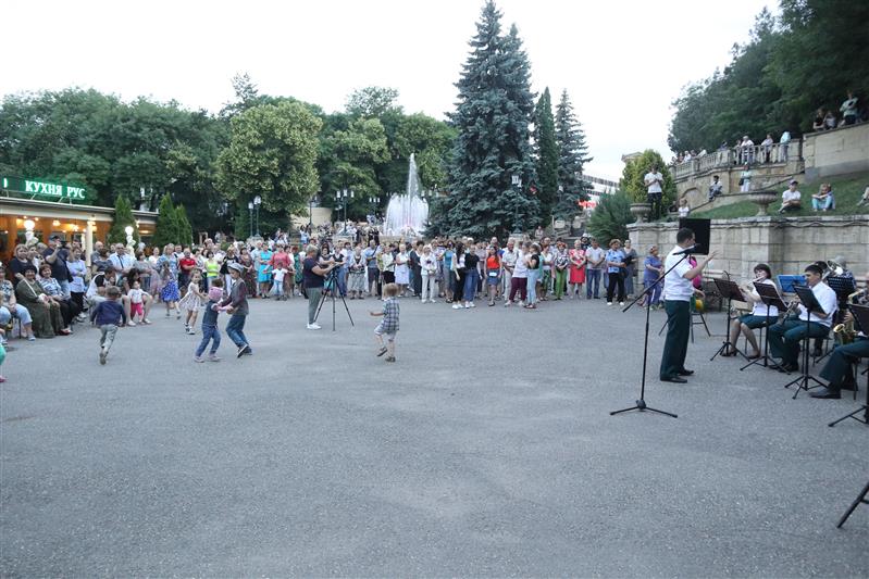 В городах-курортах Кавказских Минеральных Вод завершился первый день фестиваля военных оркестров Росгвардии
