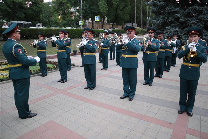 На Северном Кавказе росгвардейцы участвуют в патриотической акции «Свеча памяти» (фото)