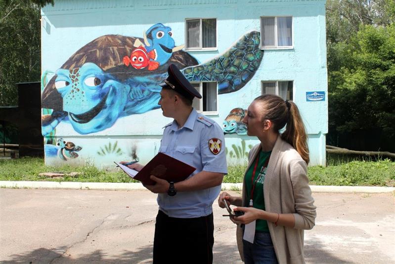 Сотрудники вневедомственной охраны проверили защищенность детских оздоровительных лагерей в Оренбуржье 
