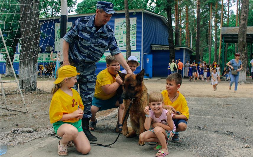 Воронежские омоновцы провели тематическое мероприятие в детском оздоровительном лагере «Зеленый огонек» 