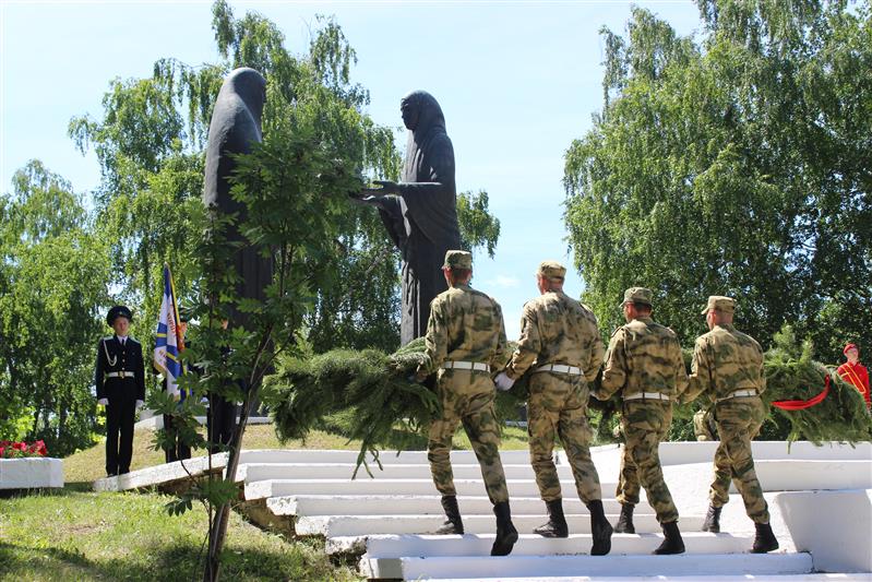 Военнослужащие и сотрудники Уральского округа Росгвардии провели ряд мероприятий, посвященных Дню памяти и скорби