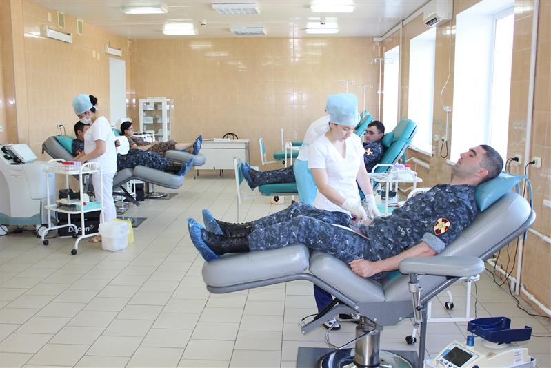 В День донора адыгейские росгвардейцы приняли участие в добровольной сдаче крови