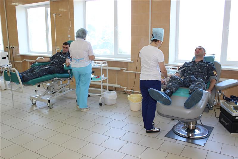 В День донора адыгейские росгвардейцы приняли участие в добровольной сдаче крови