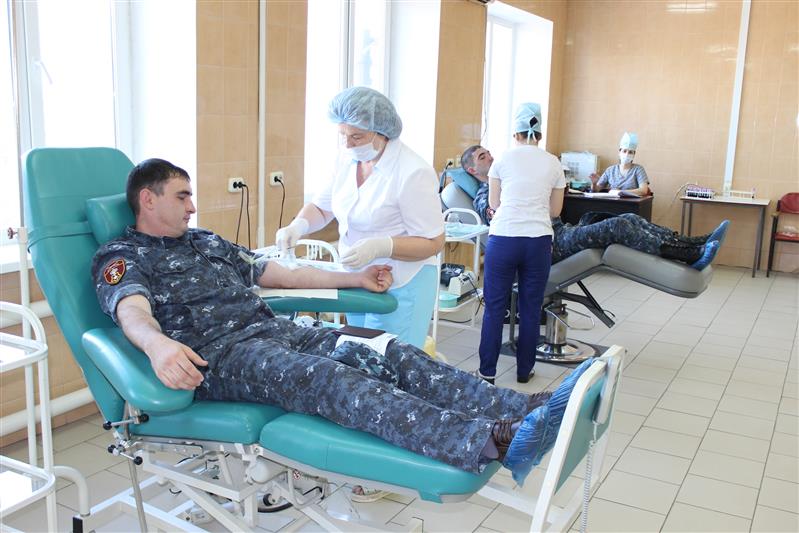 В День донора адыгейские росгвардейцы приняли участие в добровольной сдаче крови
