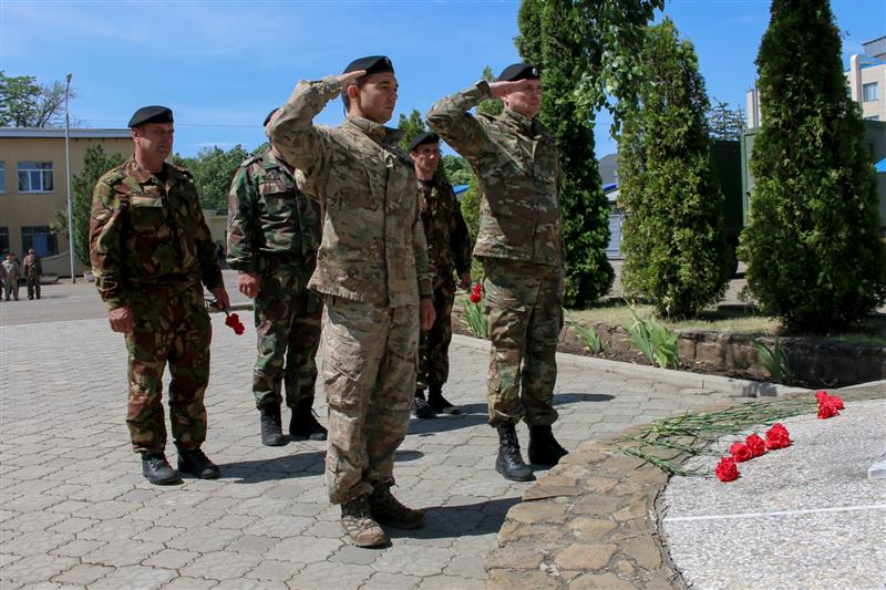 Сотрудники ставропольского ОМОН почтили память сослуживца, погибшего при исполнении служебного долга